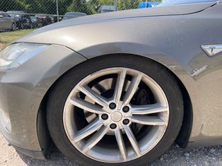 2015 Tesla Model S - Primary Damage Straight On Image